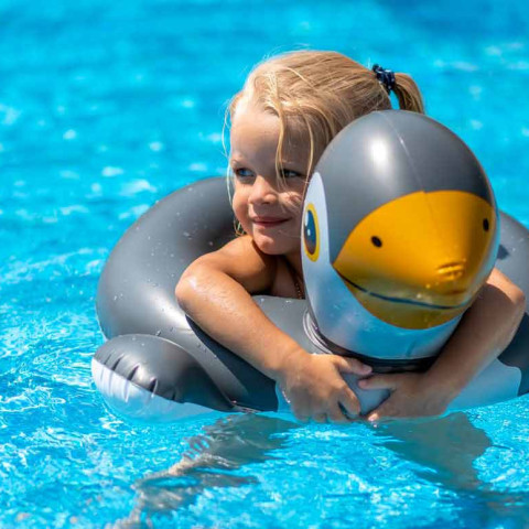 enfant-piscine-herault.jpg